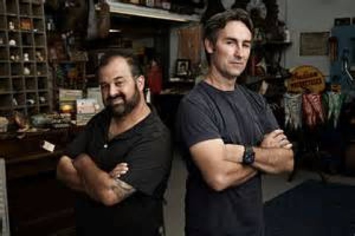 American Pickers' Frank Fritz adds gate & 'no trespassing' sign outside
