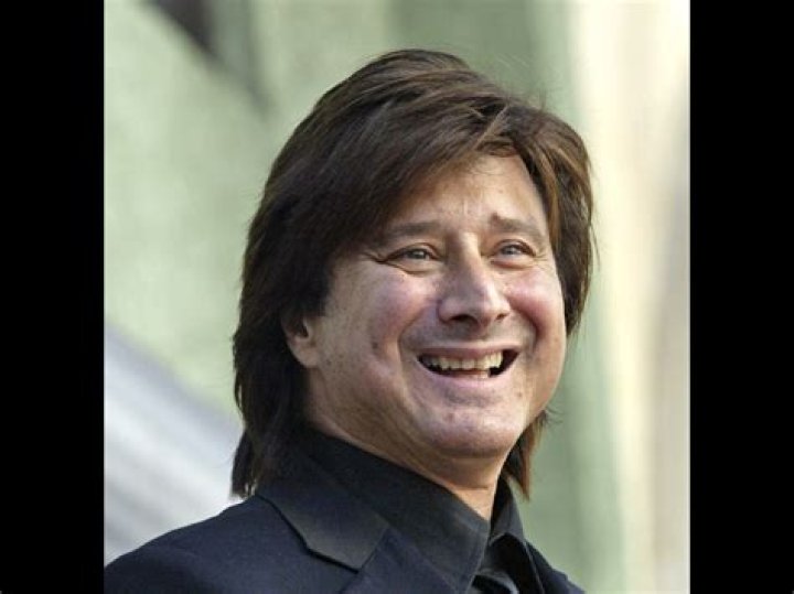 Former Journey Singer Steve Perry Sings Live for the First Time in