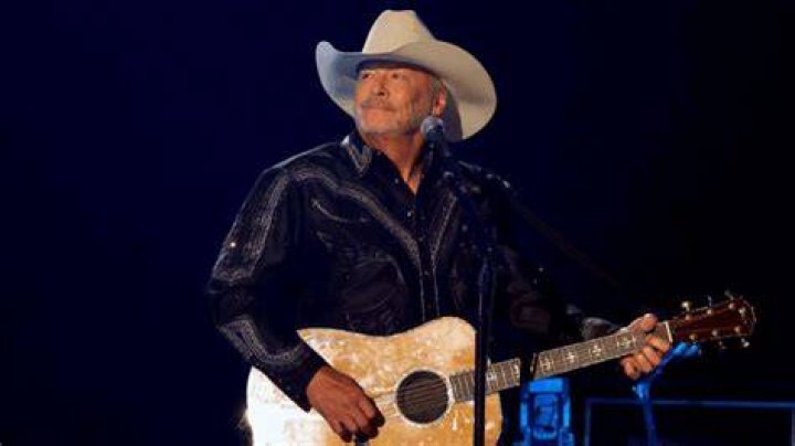 Video Alan Jackson Performance at Jones&rsquo; Funeral South
